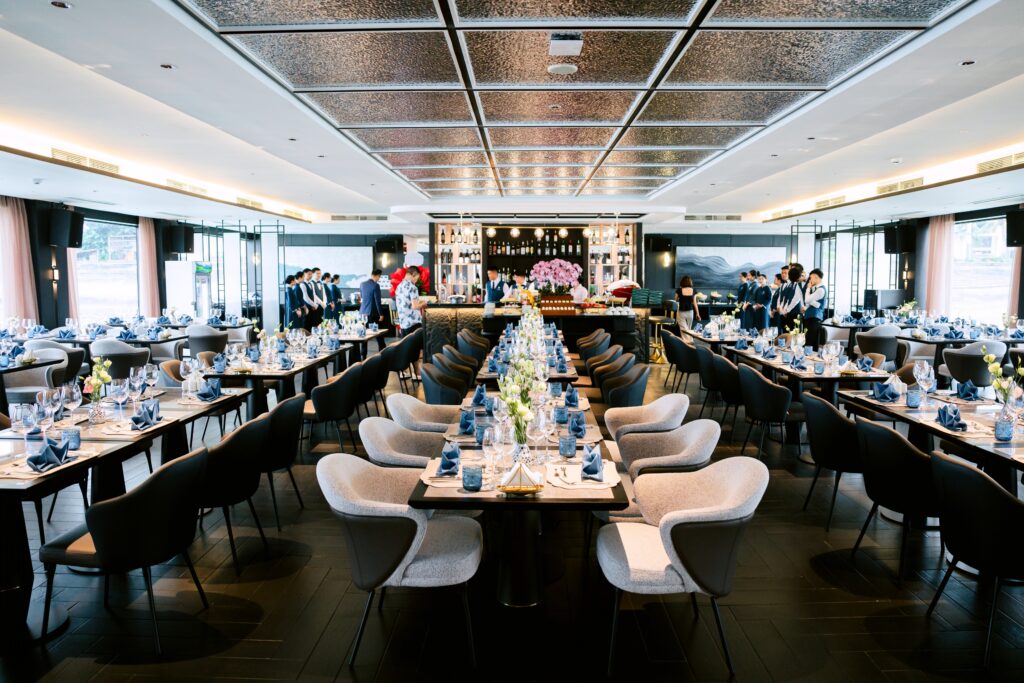 Lounges & Bars