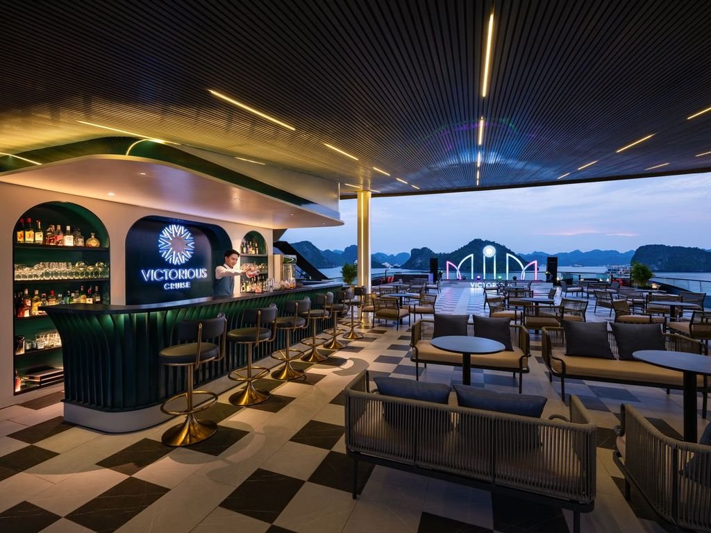 Lounges & Bars