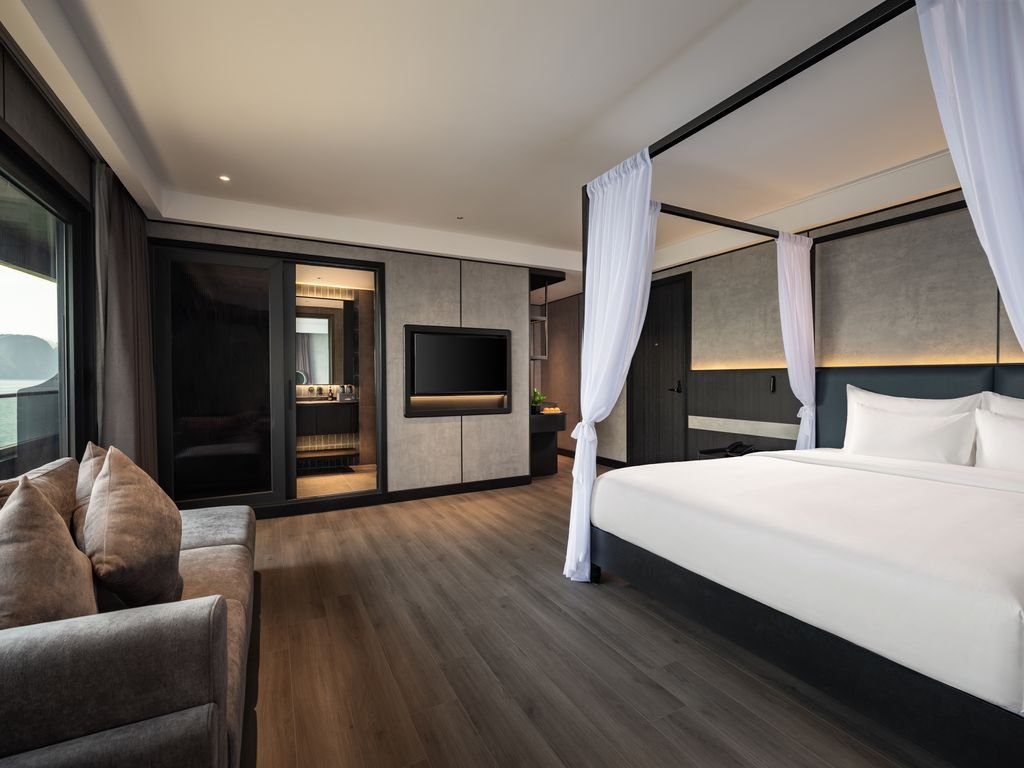 Elite Balcony Suite